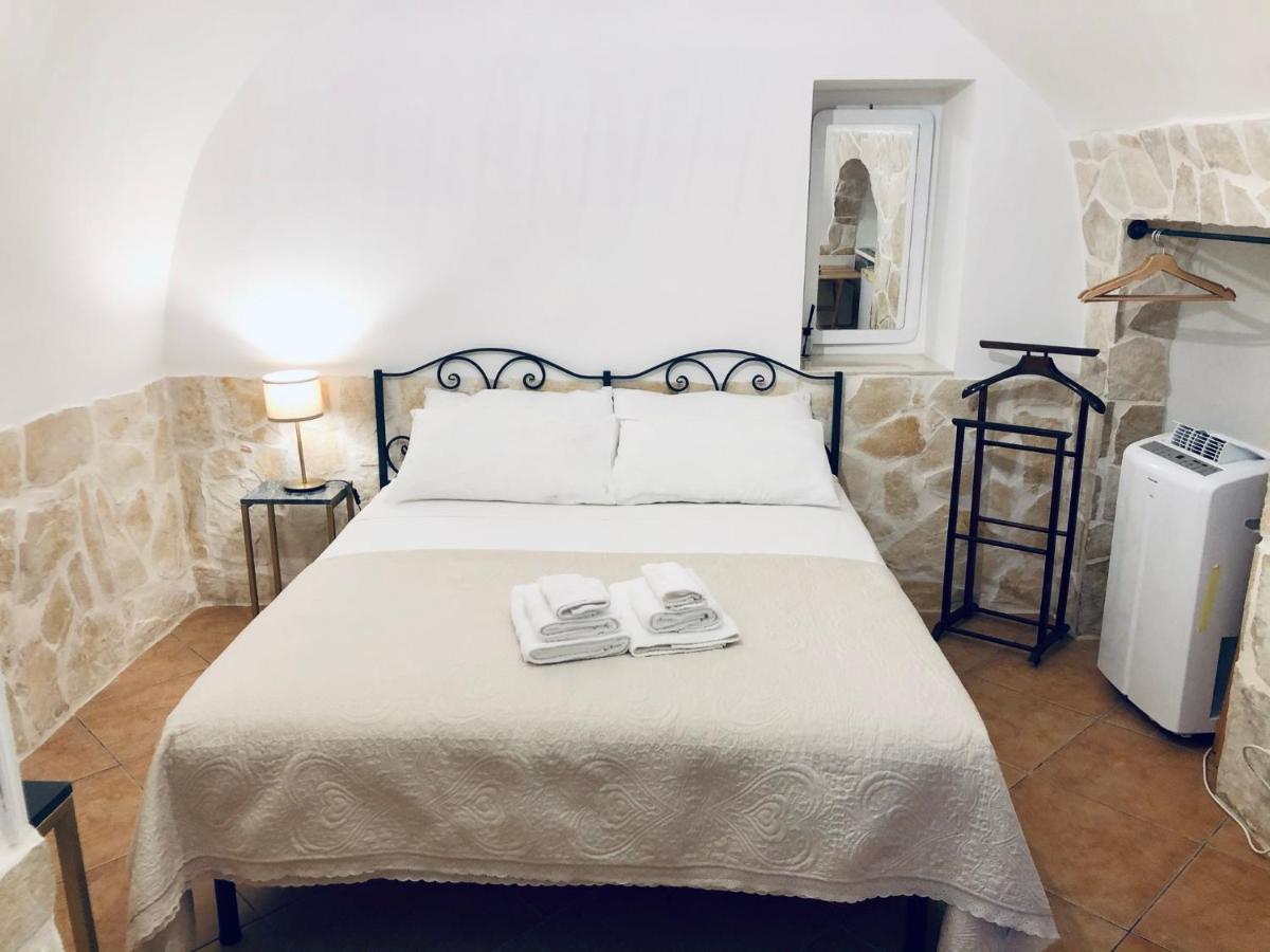 Dimora Bellini Apartment And Rooms Castellana Grotte Exterior photo